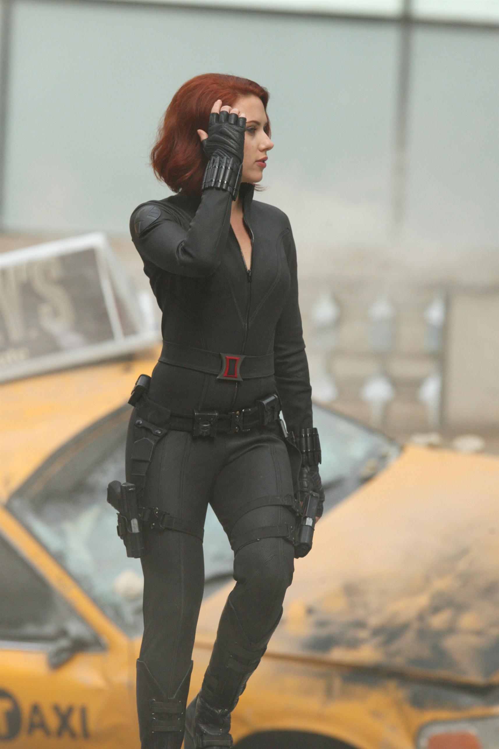 Scarlett Johansson on the film set of 'The Avengers' | Picture 69446